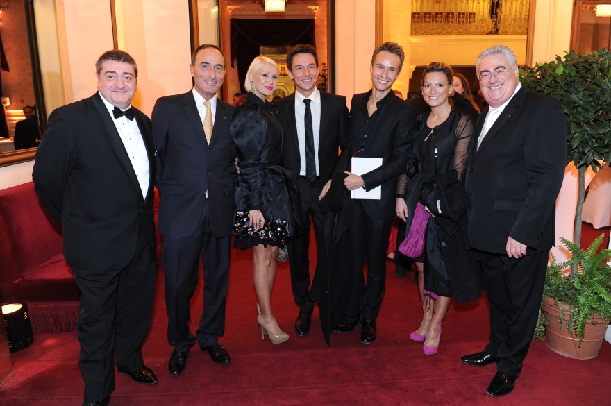 Jean-Michel Aubrun & Hervé Michel-Dansac et leurs amis venus soutenir le Gala de l'Espoir au Théâtre du Châtelet 2011 -.JPG