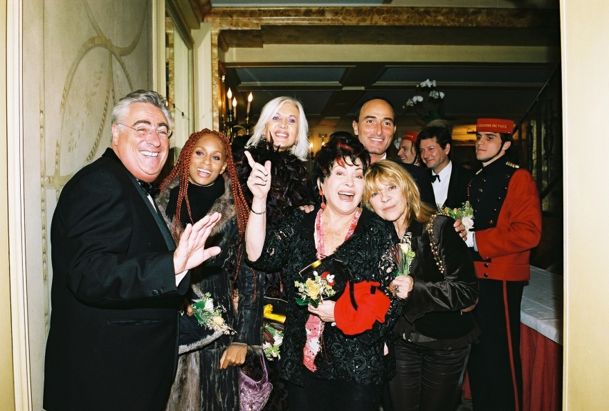 Le grand Bonheur au Pavillon Ledoyen !! Rika Zaraï, Nicoletta, Mia Frye, Anne de Champignol avec Jean-Michel Aubrun & Hervé Michel-Dansac, Pavillon Ledoyen, Paris, 2005 -.jpg