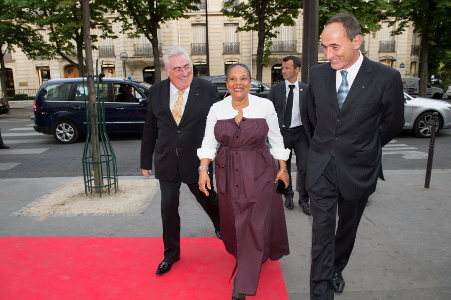 La Garde des Sceaux Chritianes Taubira arrive au Théâtre des Champs-Elysées pour le Gala d'Amnesty International avec Jean-Michel Aubrun & Hervé Michel-Dansac, Paris, 2014.jpg