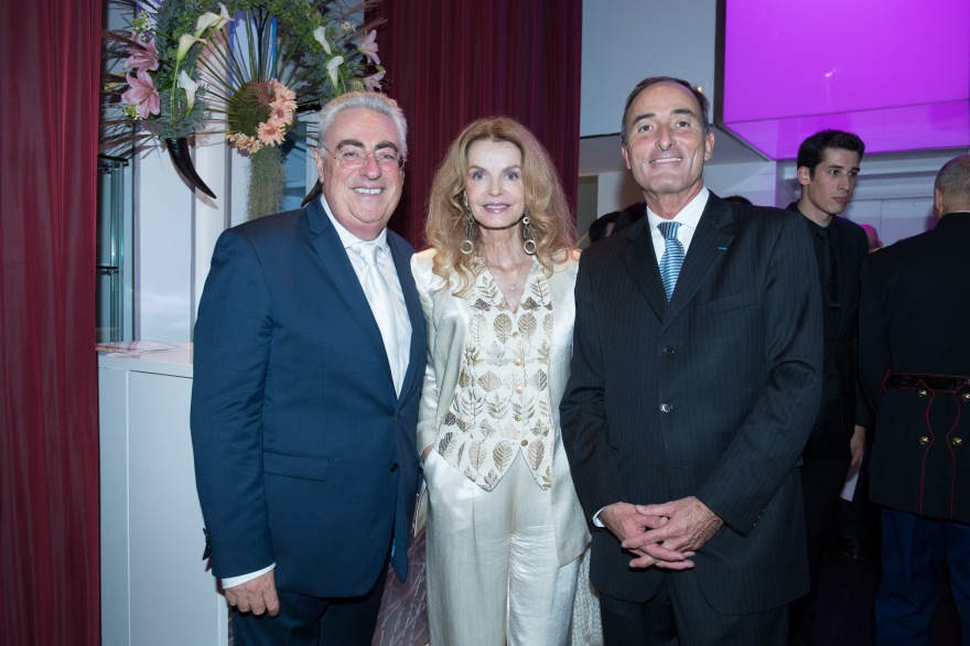 La Comédienne Cyrielle Clair avec Jean-Michel Aubrun & Hervé Michel-Dansac lors du Gala de l'Espoir, Paris, 2017.jpg