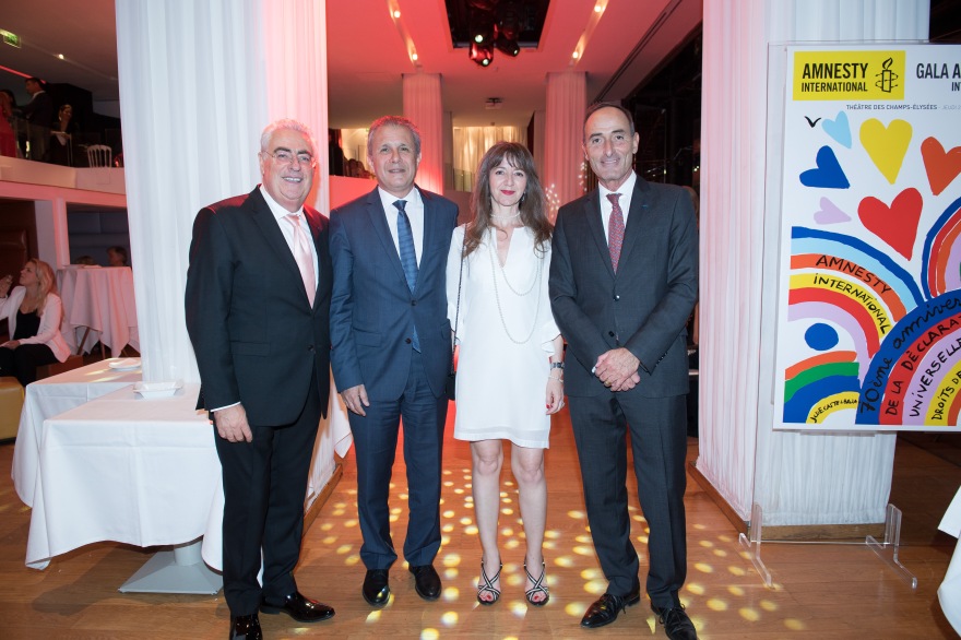 l'Ambassadeur de Tunisie Abdelaziz Rassâa et son épouse avec Jean-Michel Aubrun & Hervé Michel-Dansac, Gala d'Amnesty International, Juin 2018.jpg